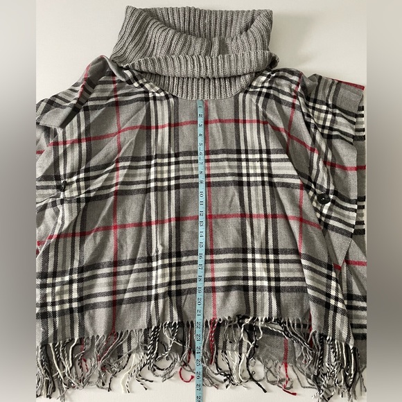 V. Fraas Plaid Gray Red Shawl Tunic length Fringe Knit Cowl Scarf with Buttons - Picture 4 of 6